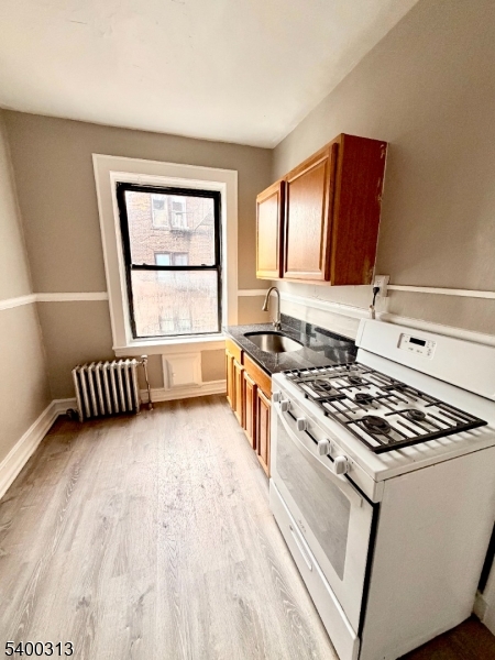 Newark City, NJ 07104,17 Elwood Pl #405