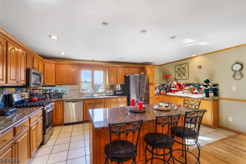 Kearny Town, NJ 07032,17 Pleasant Pl