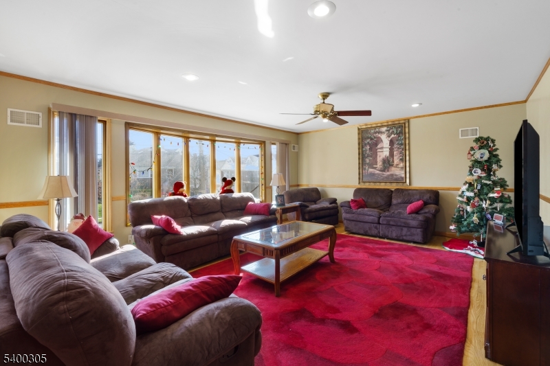 Kearny Town, NJ 07032,17 Pleasant Pl