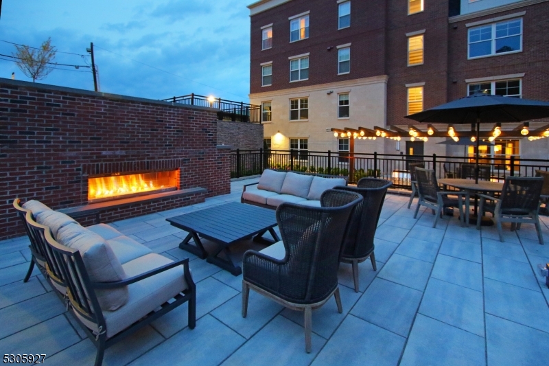 Morristown Town, NJ 07960,30 Court St G 406