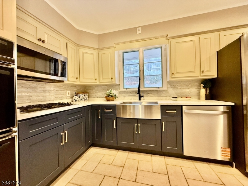 Mountainside Boro, NJ 07092,1450 Deer Path