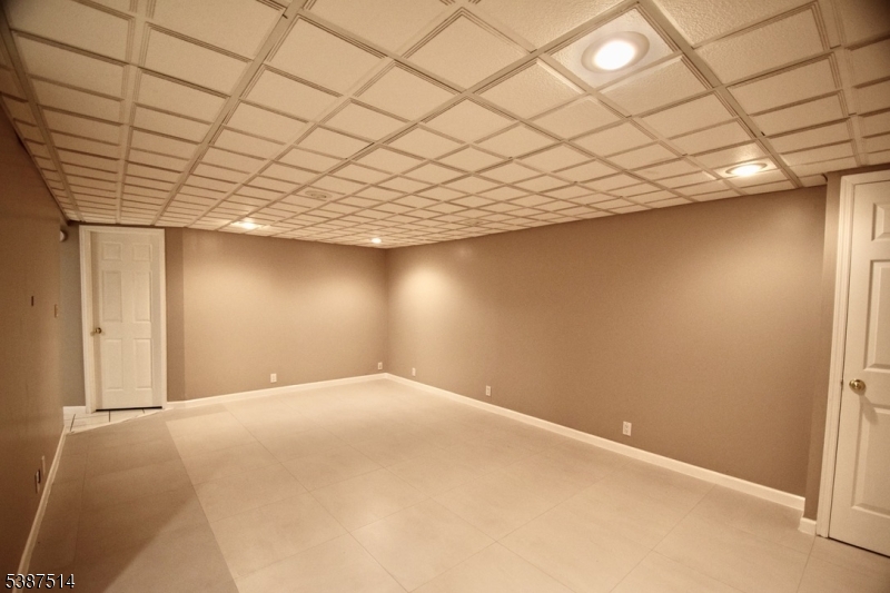 Mountainside Boro, NJ 07092,1450 Deer Path