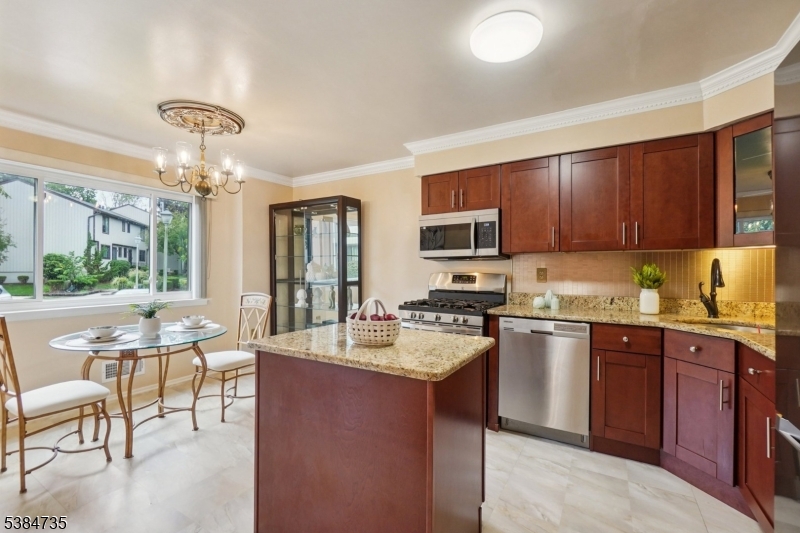 38 Park St #F, Florham Park Boro, NJ 07932