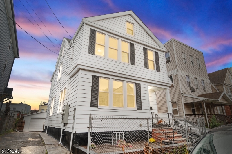 Newark City, NJ 07112,366 Badger Ave