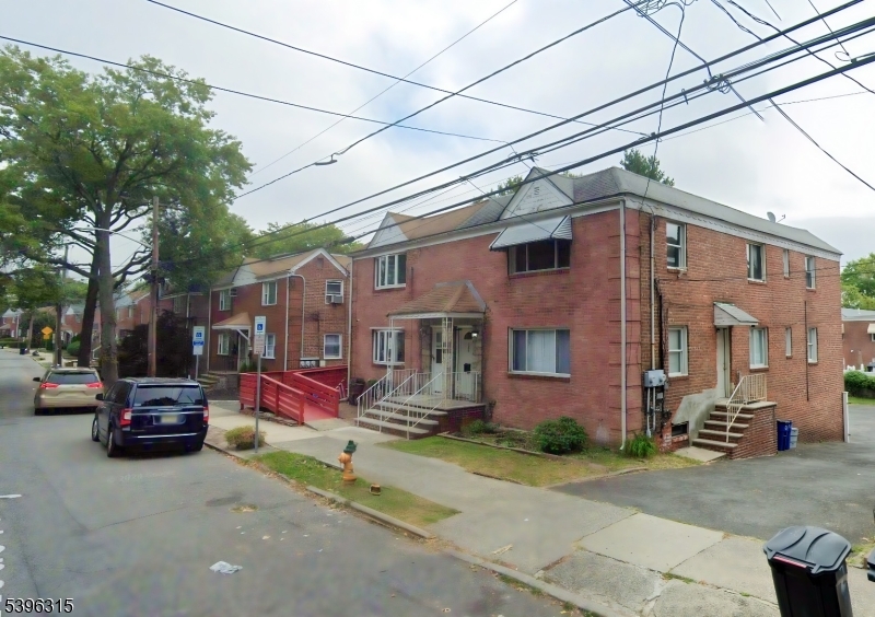 Newark City, NJ 07106,196 Tuxedo Pkwy #1