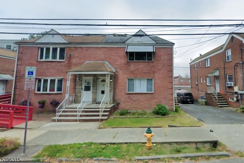 Newark City, NJ 07106,196 Tuxedo Pkwy #1