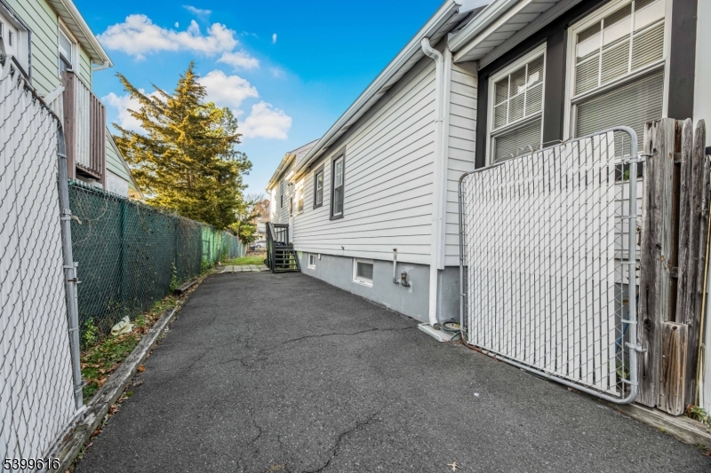 Plainfield City, NJ 07062,1123 E 3Rd St