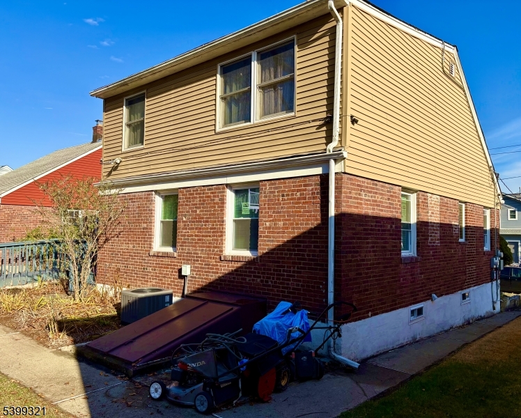 Bergenfield Boro, NJ 07621,48 Sussex Rd