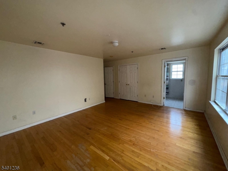 Newark City, NJ 07103,17 Norfolk St