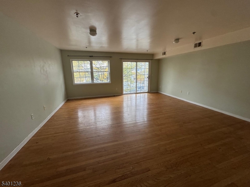 Newark City, NJ 07103,17 Norfolk St