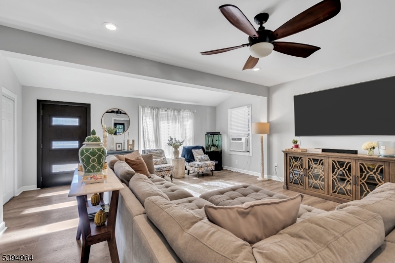 Roselle Park Boro, NJ 07204,201 E Lincoln Ave