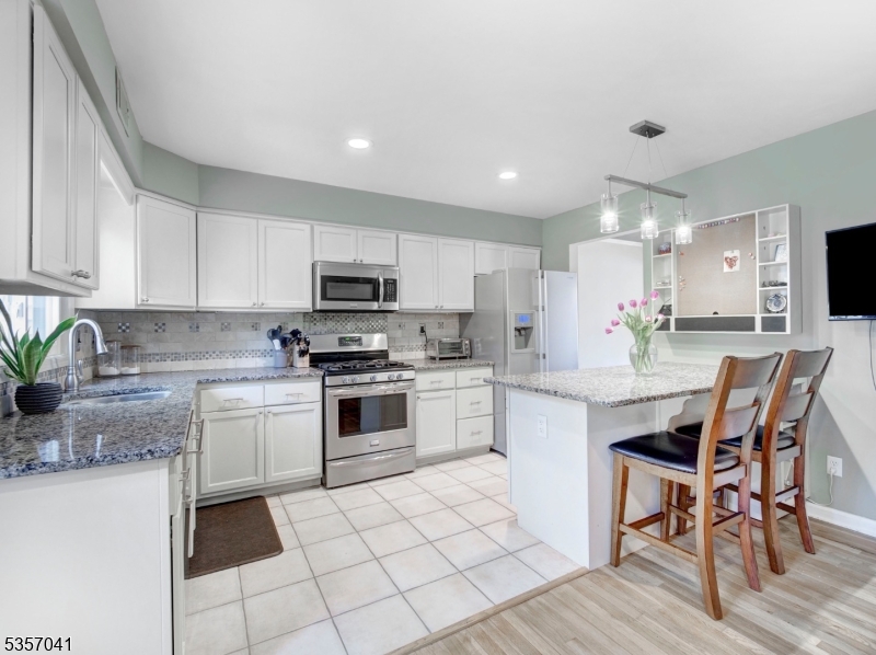 Mendham Boro, NJ 07945,77 Hampshire Dr