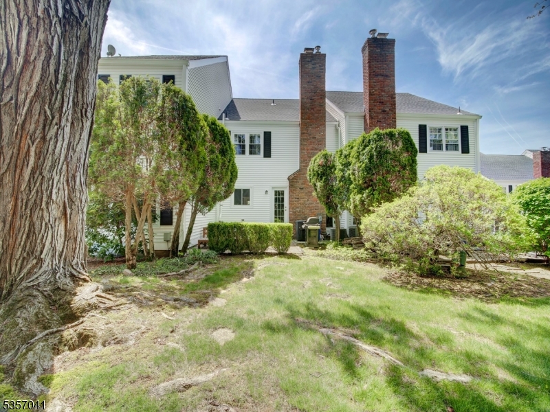 Mendham Boro, NJ 07945,77 Hampshire Dr