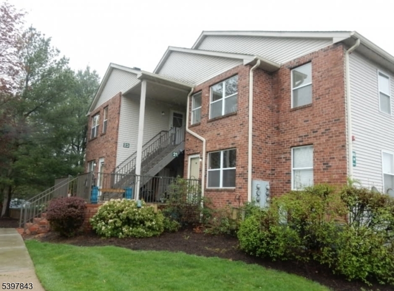 22 Millie Ln, East Hanover Twp., NJ 07936