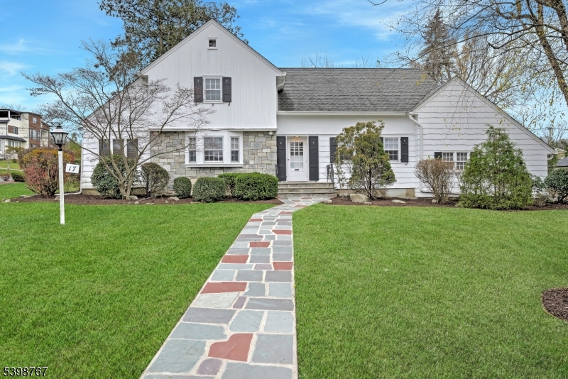 17 Andover Dr, Millburn Twp., NJ 07078