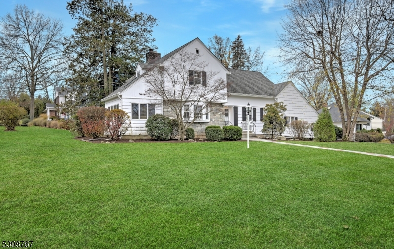 Millburn Twp., NJ 07078,17 Andover Dr