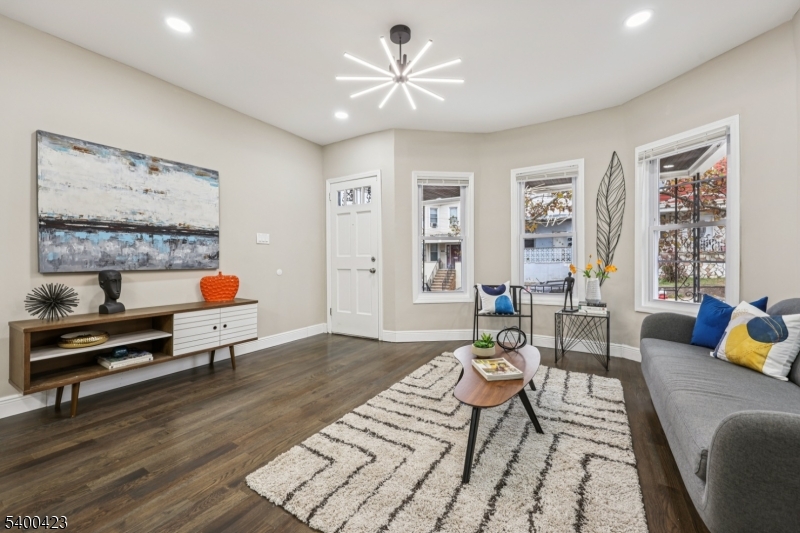 Jersey City, NJ 07305,299 Claremont Ave