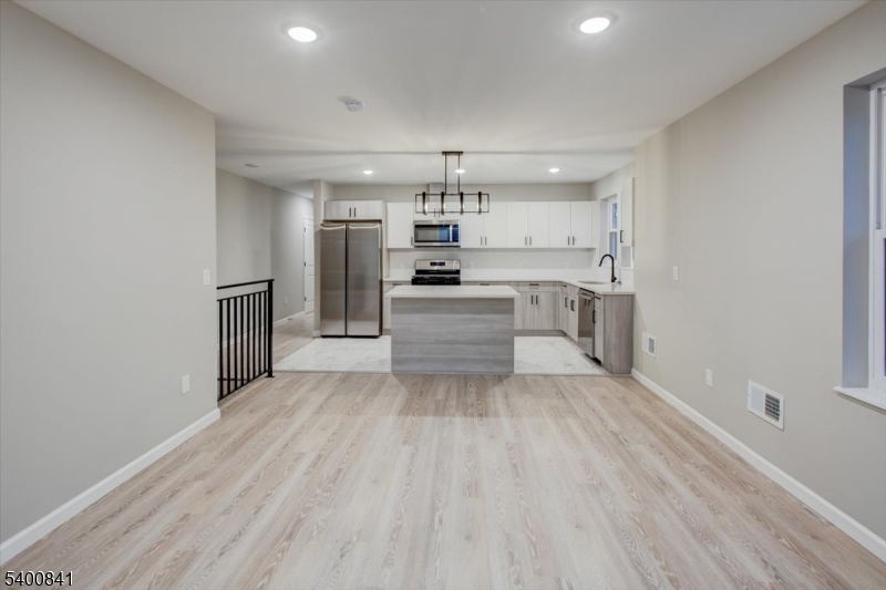 Newark City, NJ 07108,581 Bergen St