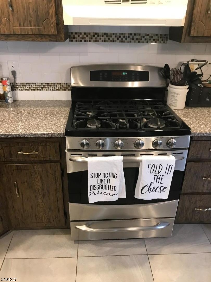 Belleville Twp., NJ 07109,28 Hilton St