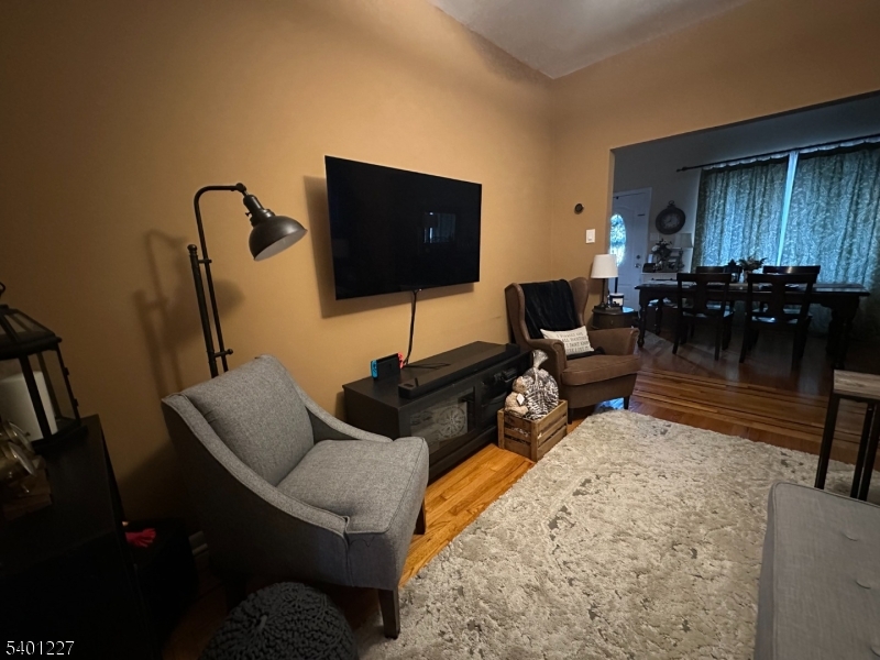 Belleville Twp., NJ 07109,28 Hilton St