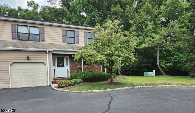124 Sunrise Dr, Long Hill Twp., NJ 07933