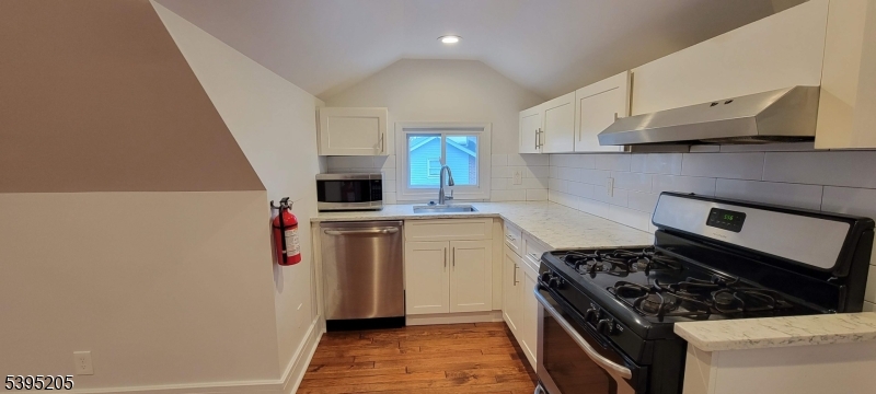 Bloomfield Twp., NJ 07003,18 Olive Street 3