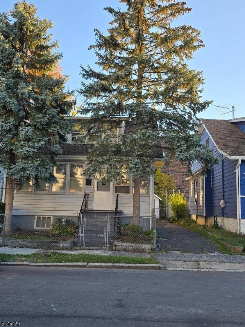 16 Spencer St, Newark City, NJ 07106