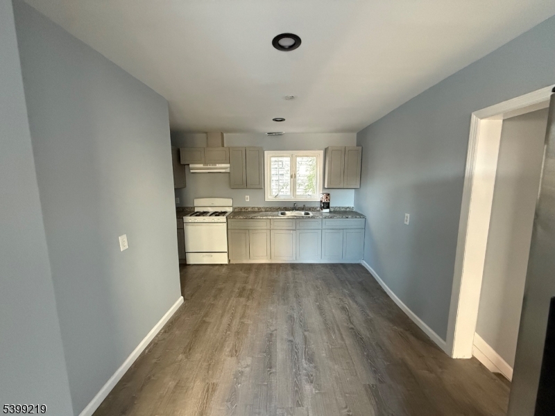 Elizabeth City, NJ 07208,704 Park Ave