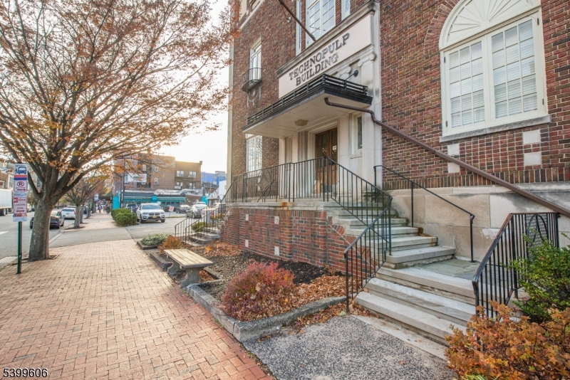 26 Park St   PH, Montclair Twp., NJ 07042