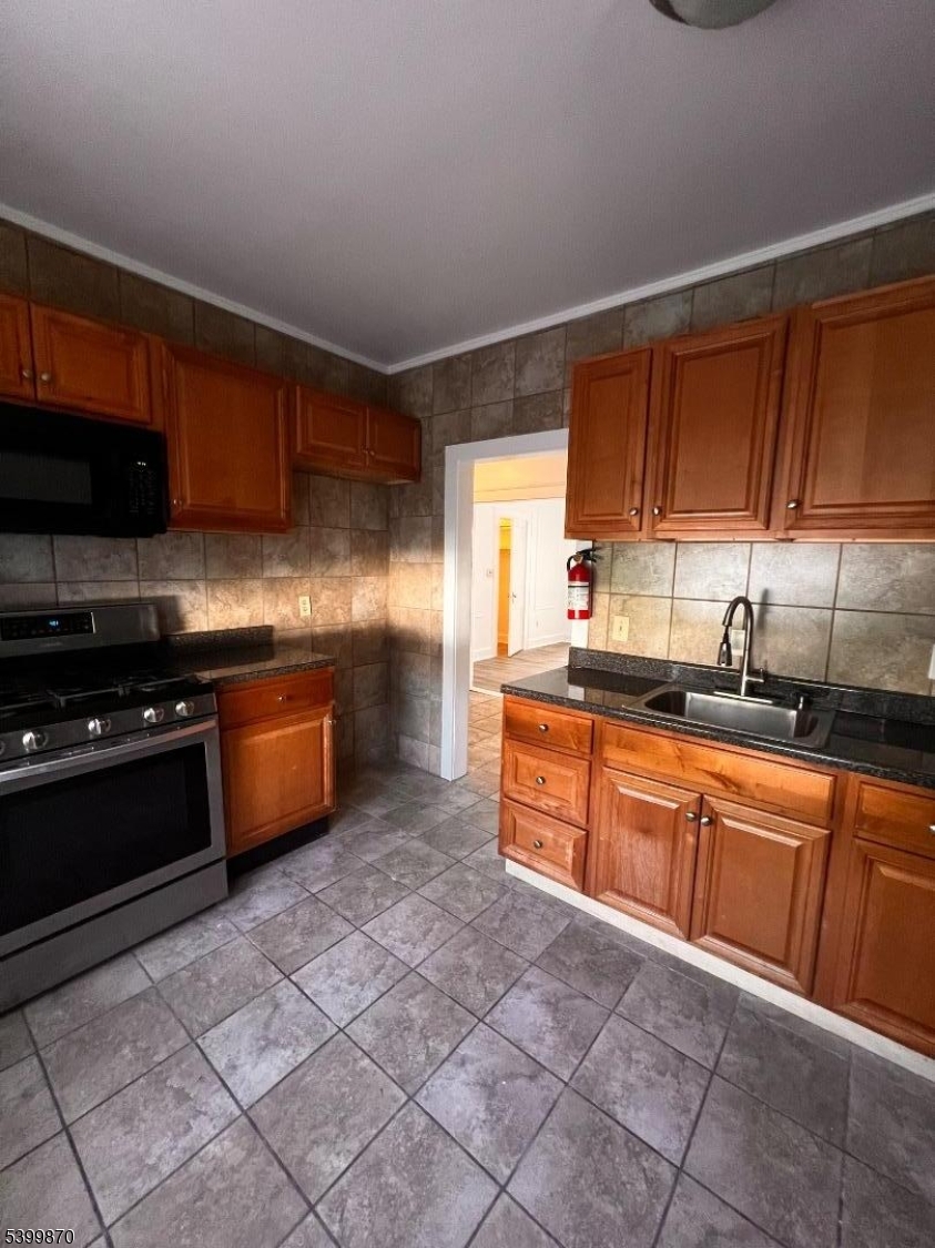 West Caldwell Twp., NJ 07006,665 Bloomfield Ave #1