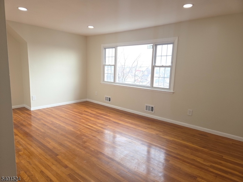 Lodi Boro, NJ 07644,413 Farnham Ave