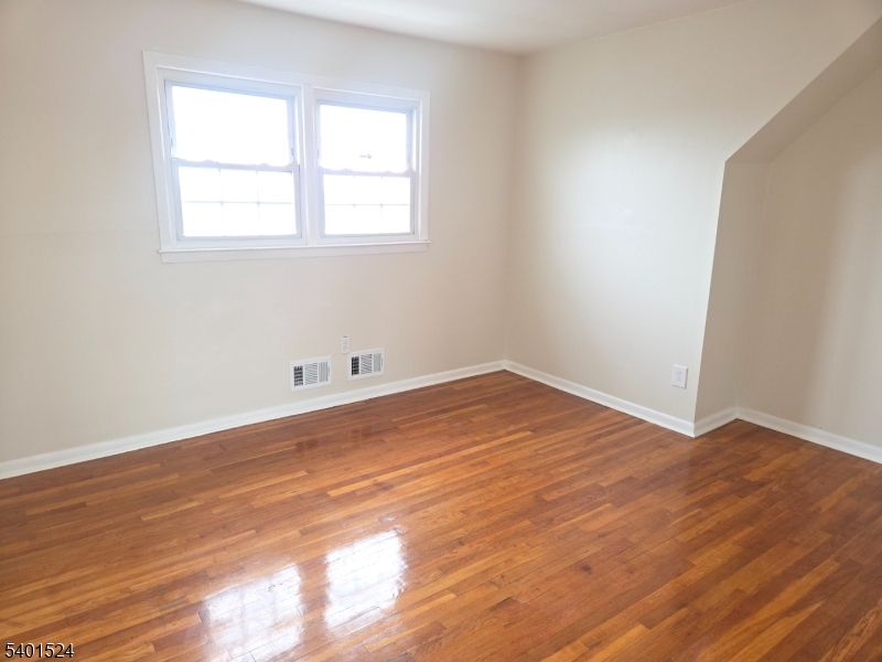 Lodi Boro, NJ 07644,413 Farnham Ave