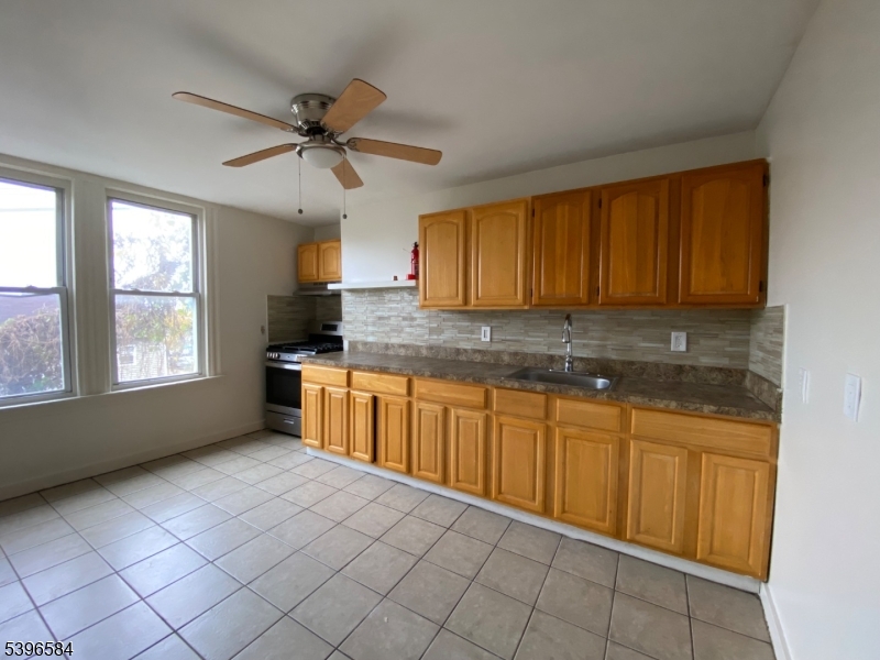 Newark City, NJ 07108,130 Milford Ave #1