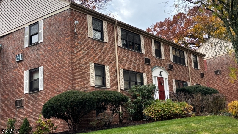 Westfield Town, NJ 07090,39 Sandra Circle #B 4