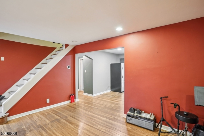 Elmwood Park Boro, NJ 07407,19 Orange Ave