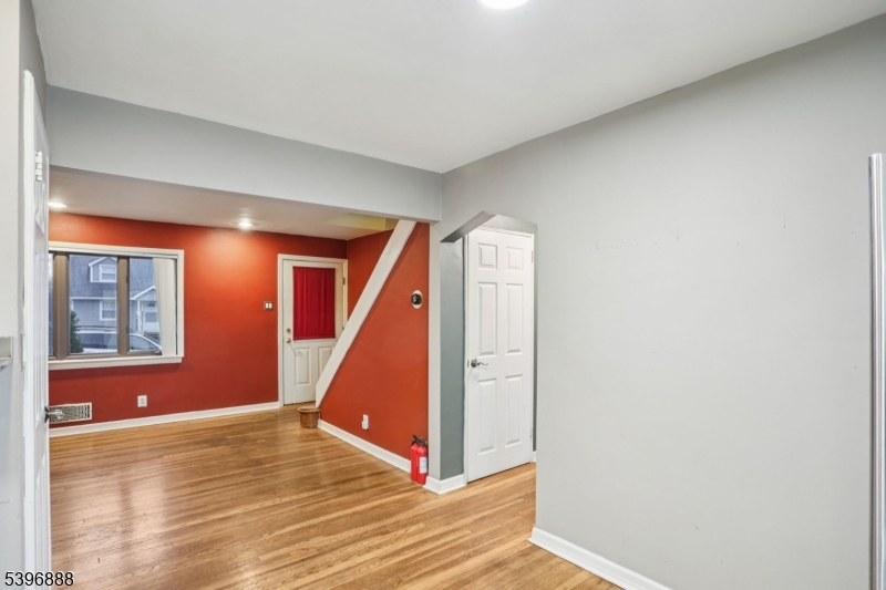 Elmwood Park Boro, NJ 07407,19 Orange Ave