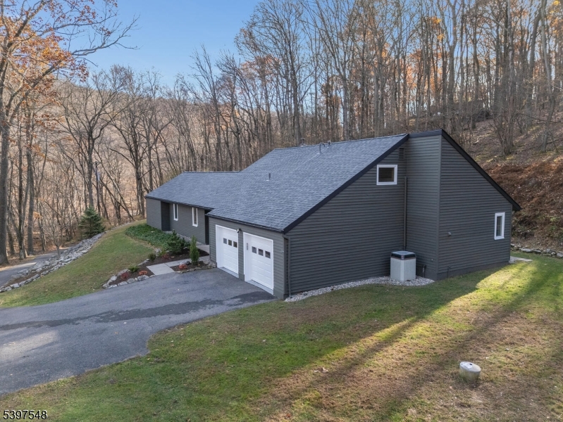 Holland Twp., NJ 08848,319 Sweet Hollow Rd