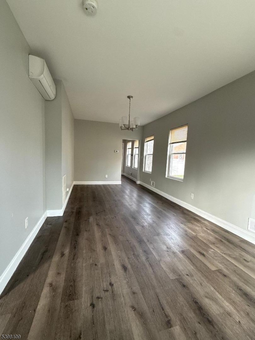 Linden City, NJ 07036,409 E Elm St