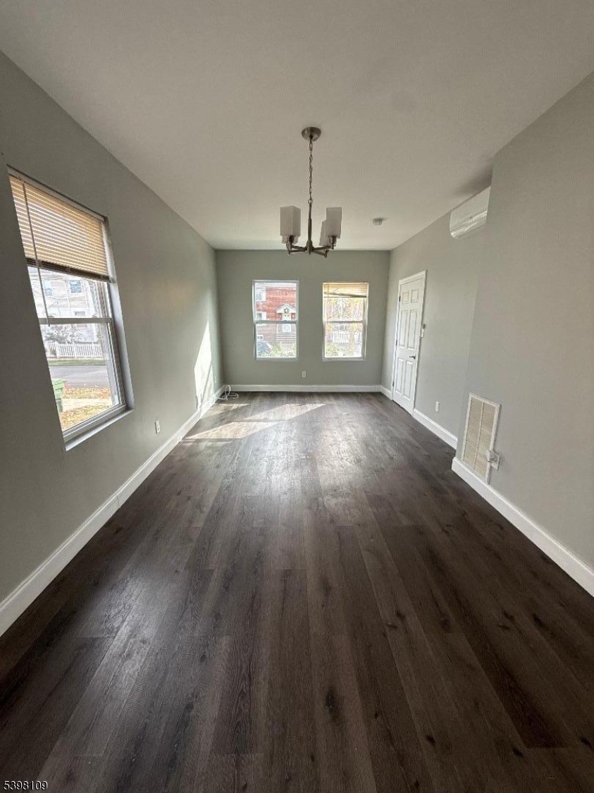 Linden City, NJ 07036,409 E Elm St