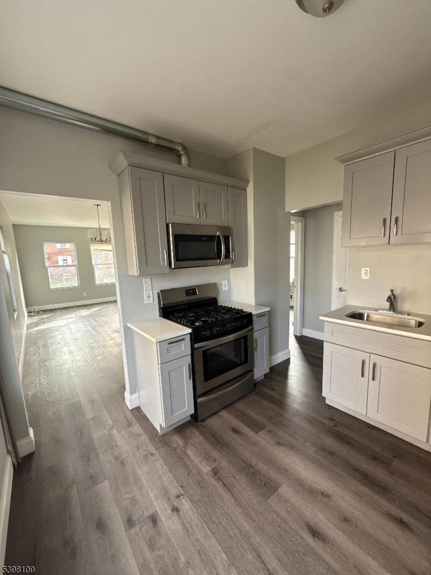 Linden City, NJ 07036,409 E Elm St