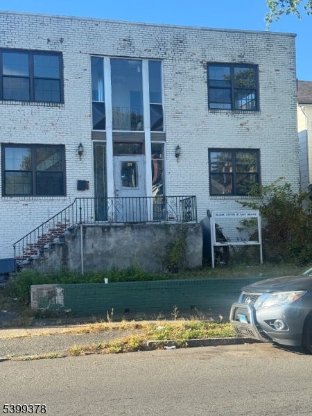 61 Lincoln St, East Orange City, NJ 07017