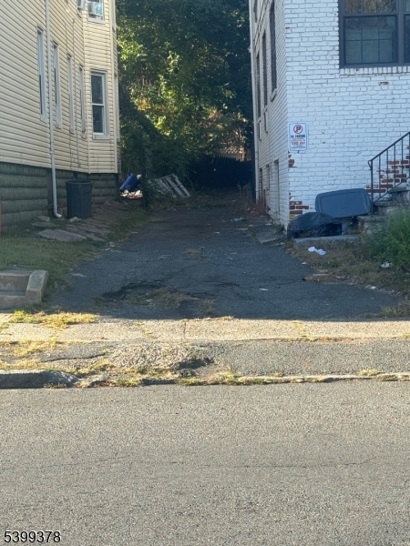 East Orange City, NJ 07017,61 Lincoln St