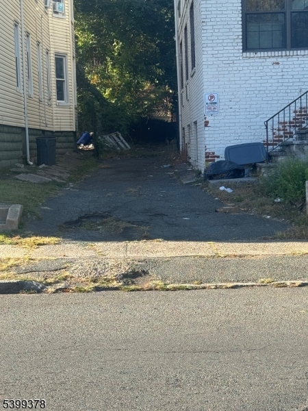 East Orange City, NJ 07017,61 Lincoln St