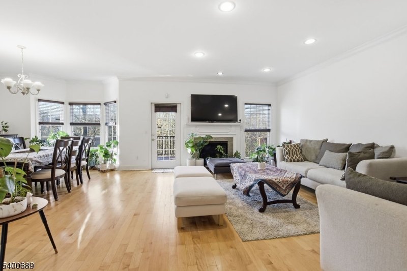 Livingston Twp., NJ 07039,29 Pine Valley Rd