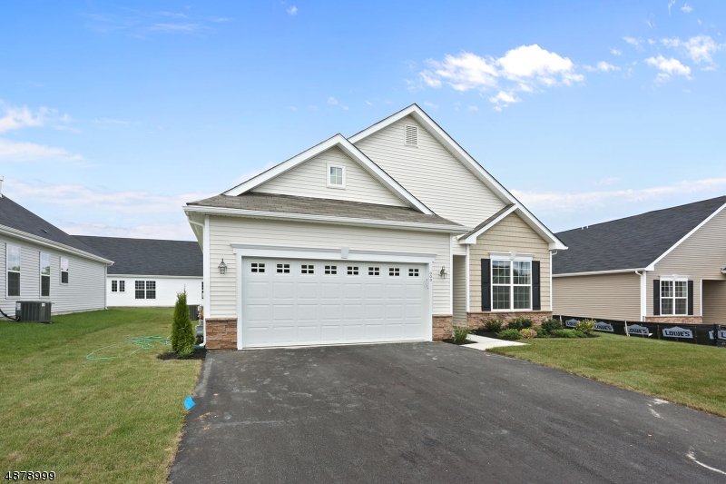 77 Woodview Dr