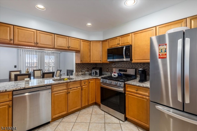 2 Crystal Ln Paterson City 07501-3370