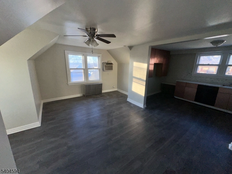1 Coolidge Pl Haledon Boro 07508-1635