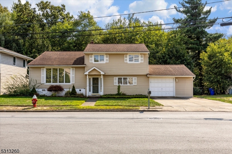 319 Winifred Dr Totowa Boro 07512-1173