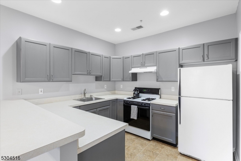 27 Mountainview Ct Riverdale Boro 07457
