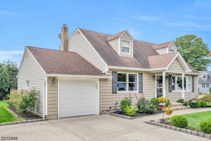 84 Winifred Dr Totowa Boro 07512-1113